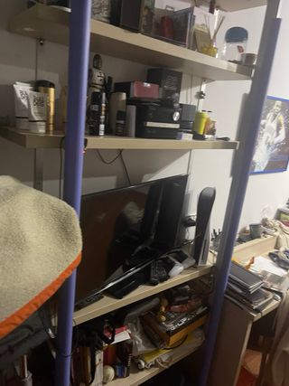 Armario y mesita de noche y estanteria