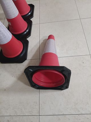 4 Conos de Tráfico 50 cm
