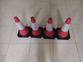 4 Conos de Tráfico 50 cm