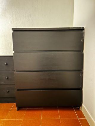 Cómoda Ikea Malm 4 cajones negra