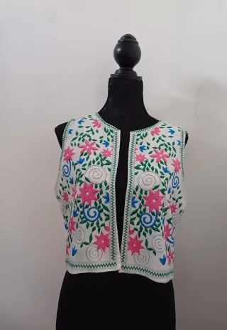 Chaleco bordado flores