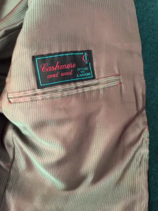 Americana verde con hombreras