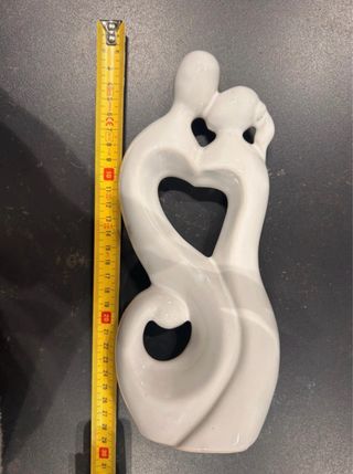 Statua coppia in ceramica bianca