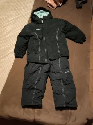 Mono y abrigo nieve niño 3 años.