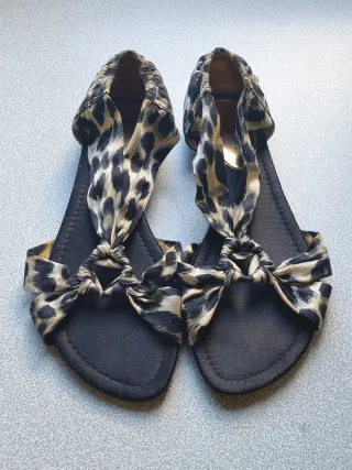 Sandálias leopardo
