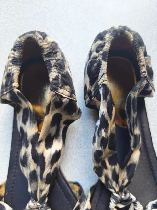 Sandálias leopardo
