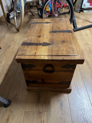 Baúl Antiguo Madera y Metal Balinés