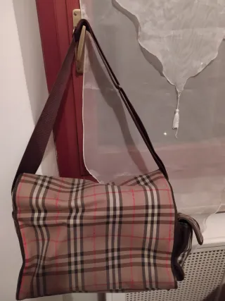 Borsa Burberry tracolla con tasche