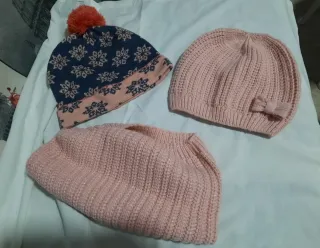 Lote de gorros y gorras