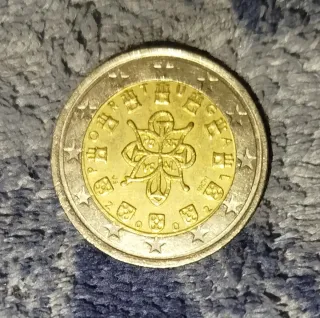 Moneda 2 euros descentrada