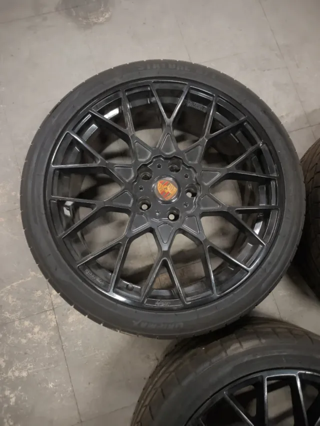 Llantas Porsche 21 con Neumáticos