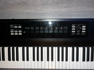 Controlador MIDI Komplete Kontrol MK1 88