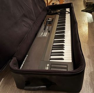 Controlador MIDI Komplete Kontrol MK1 88