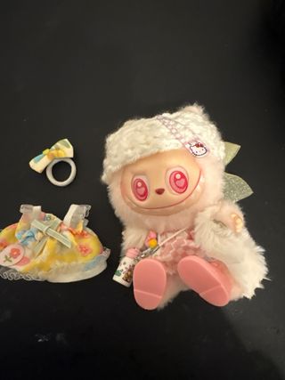 Labubu Rosa Personalizado con ropa de recambio