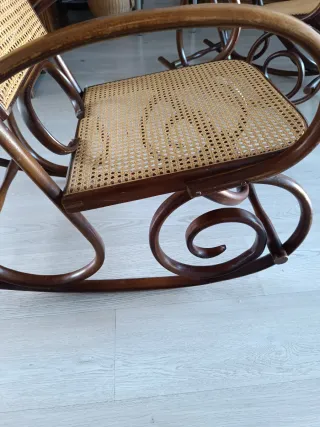 Dos mecedoras antigua madera y mimbre