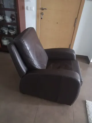 Sillón reclinable de piel marrón
