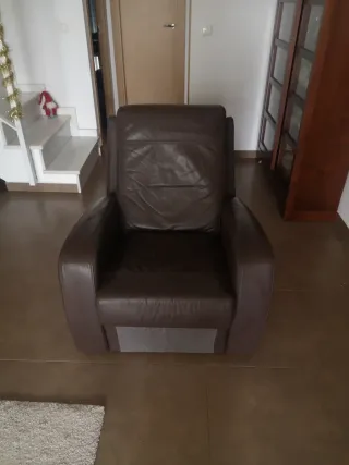 Sillón reclinable de piel marrón