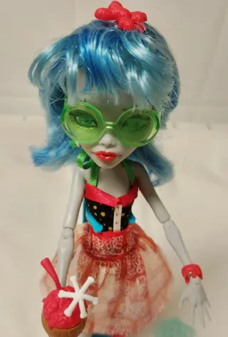 Monster High Ghoulia Yelps Skull Shores 2012