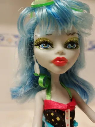 Monster High Ghoulia Yelps Skull Shores 2012