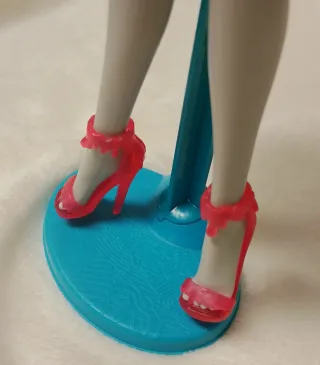 Monster High Ghoulia Yelps Skull Shores 2012