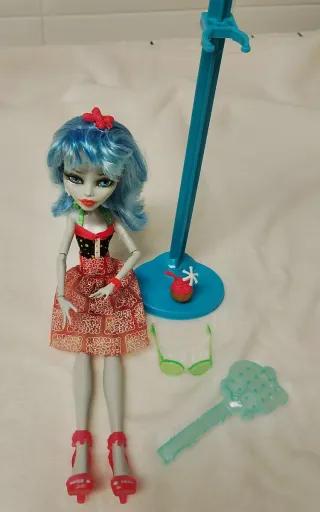 Monster High Ghoulia Yelps Skull Shores 2012