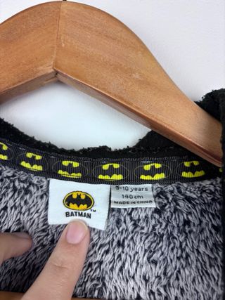 Bata infantil gris estilo Batman