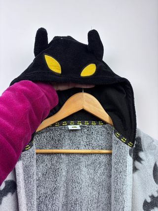 Bata infantil gris estilo Batman
