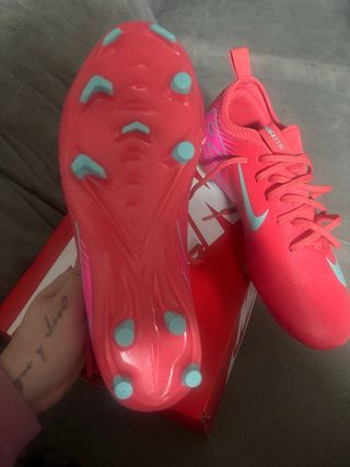 Botas de fútbol Nike rosas y turquesa Numero 38,5