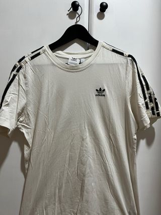 Camiseta Adidas Blanca con Rayas Negras
