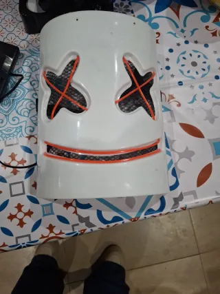 Máscara Disfraz Blanca con Detalles Naranja