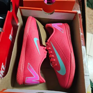 Botas de fútbol sala Nike rosas