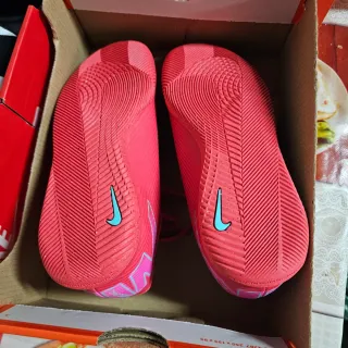 Botas de fútbol sala Nike rosas