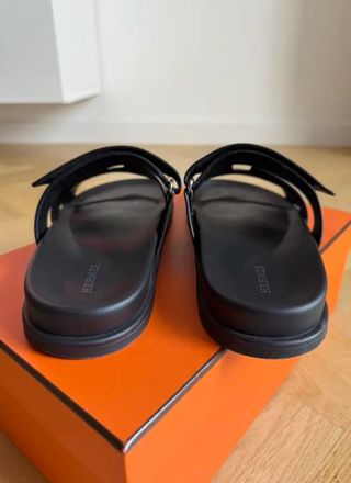 Hermes Chypre Sandalias Negras