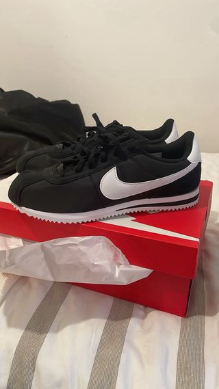 Zapatillas Nike Cortez Negras y Blancas