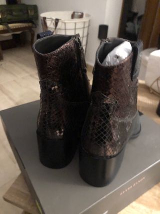 Botines Elvio Zanon Piel Serpiente marrón