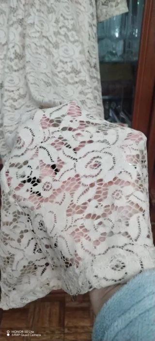 Vestido de encaje beige