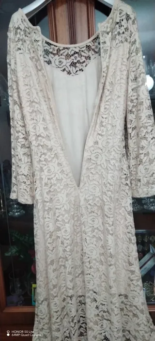Vestido de encaje beige
