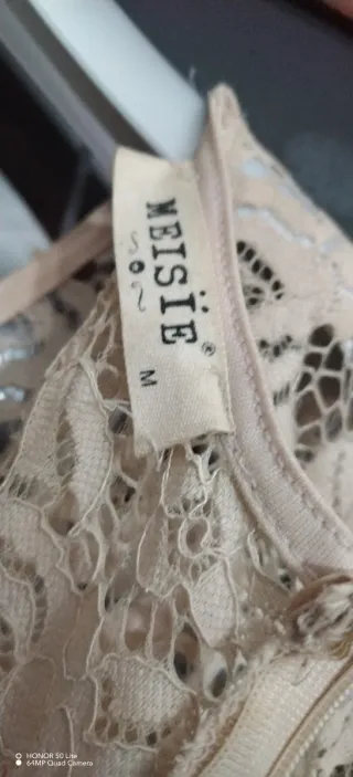 Vestido de encaje beige