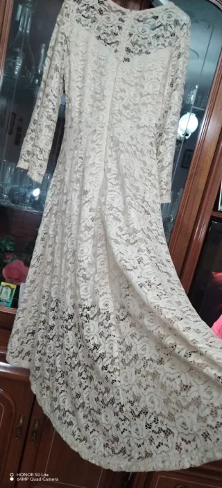Vestido de encaje beige