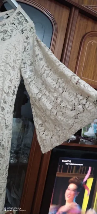 Vestido de encaje beige