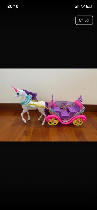 Carrozza Barbie con cavallo.