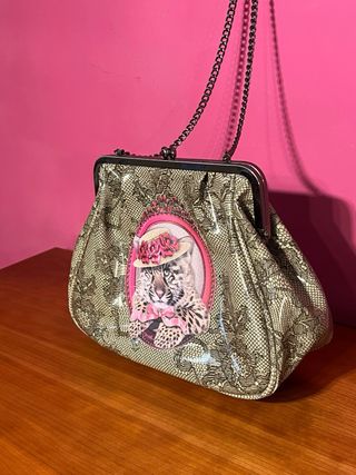 Bolso clutch dorado animal print Orval · Cadena ·