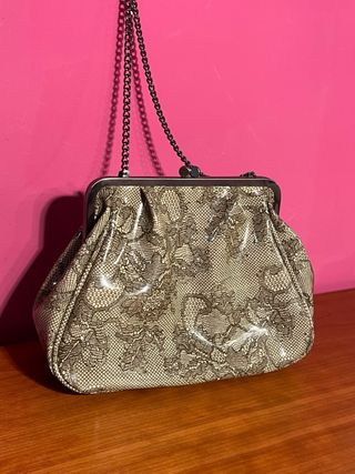 Bolso clutch dorado animal print Orval · Cadena ·