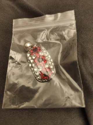 Pendente con strass rossi e argento