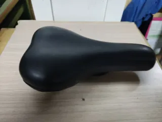 Sillín de bicicleta negro