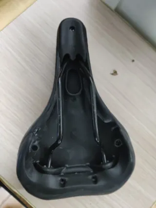 Sillín de bicicleta negro