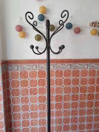 Perchero de metal elegante