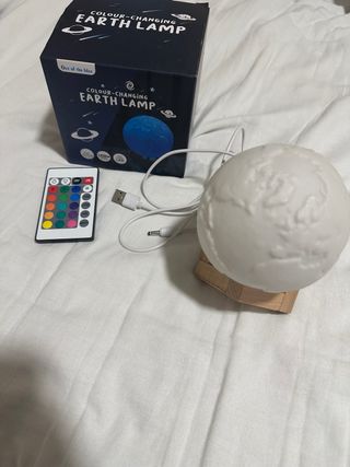 Lámpara Tierra LED Multicolor con Mando