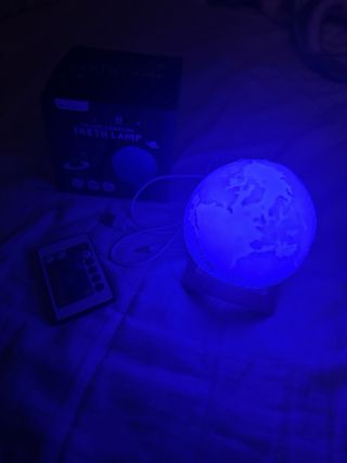 Lámpara Tierra LED Multicolor con Mando