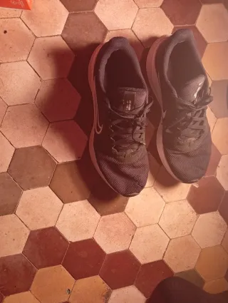 Zapatillas Nike 1 rota con agujero Para piezas